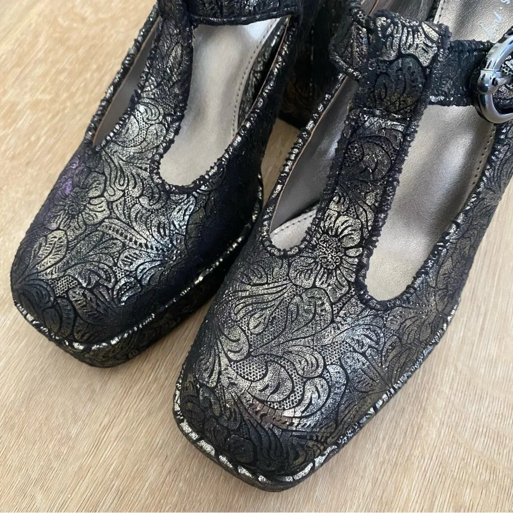 Circus NY Kay Mary Janes Metallic  Pumps Silver and Black size 8